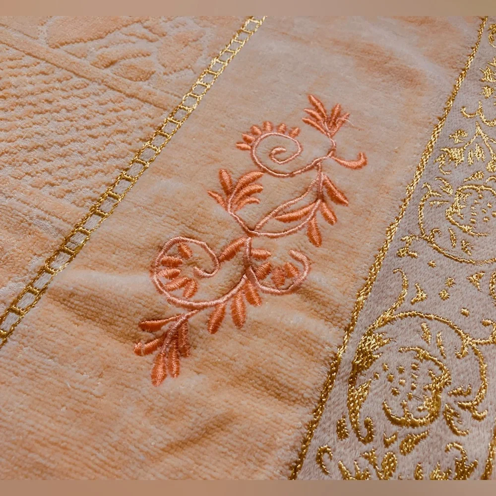Peach/Melon embroidered Bath Towel & Wash Cloth with Metallic Embroidery